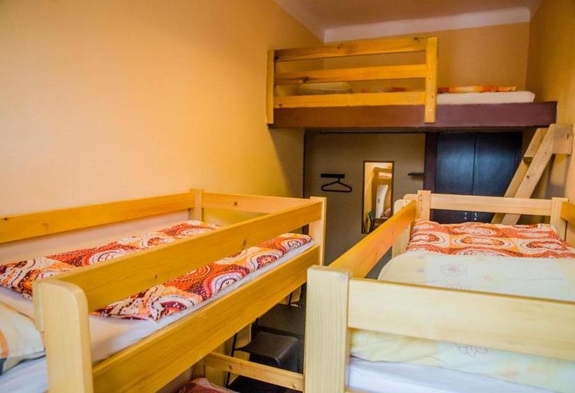 اتاق خانوادگی, Best Spot Hostel