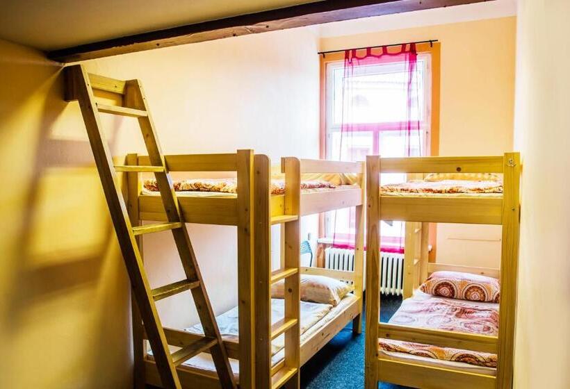 اتاق خانوادگی, Best Spot Hostel