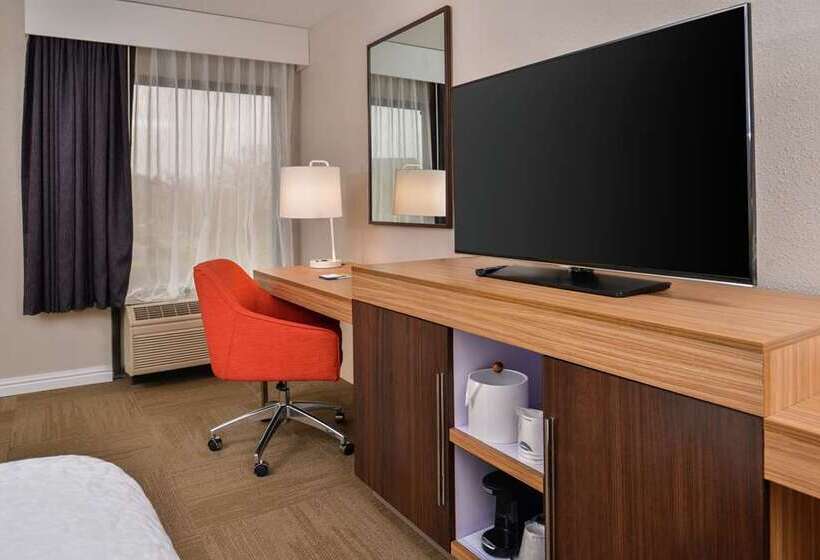 غرفة قياسية لذوى الاحتياجات الخاصة, Hampton Inn & Suites Wells