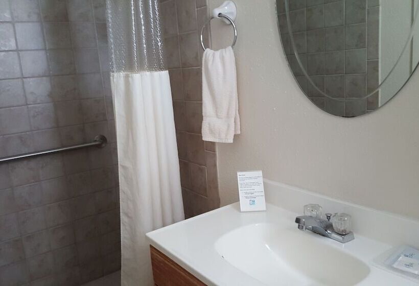 جناح جونيور, Hontoon Landing Resort & Marina