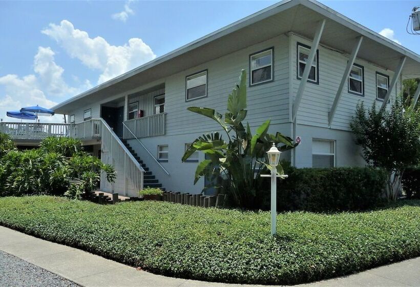 جناح جونيور, Hontoon Landing Resort & Marina