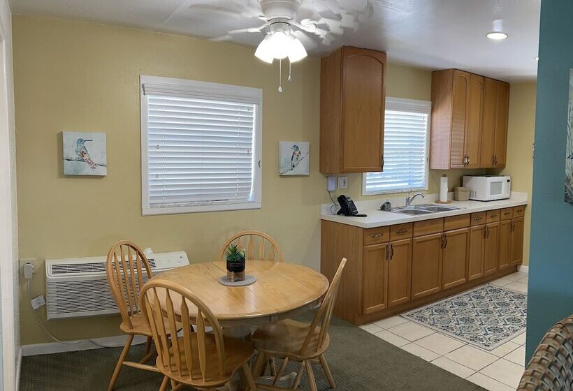 جناح جونيور, Hontoon Landing Resort & Marina