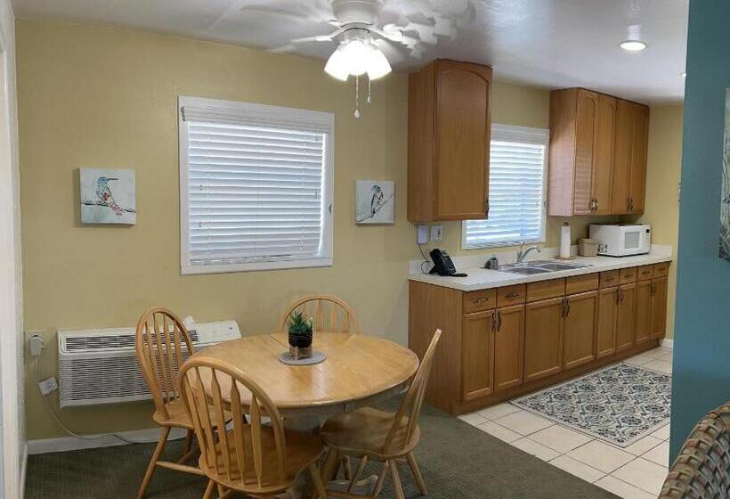 جناح جونيور, Hontoon Landing Resort & Marina