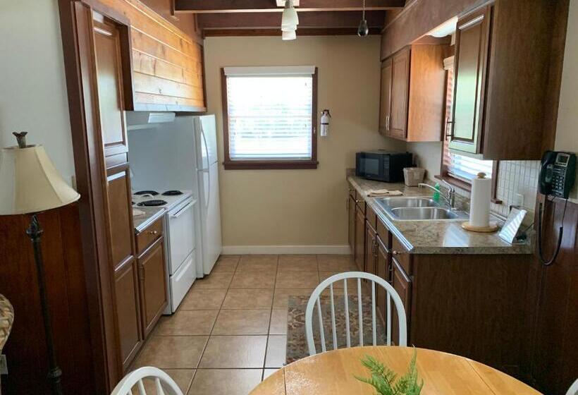 جناح جونيور, Hontoon Landing Resort & Marina