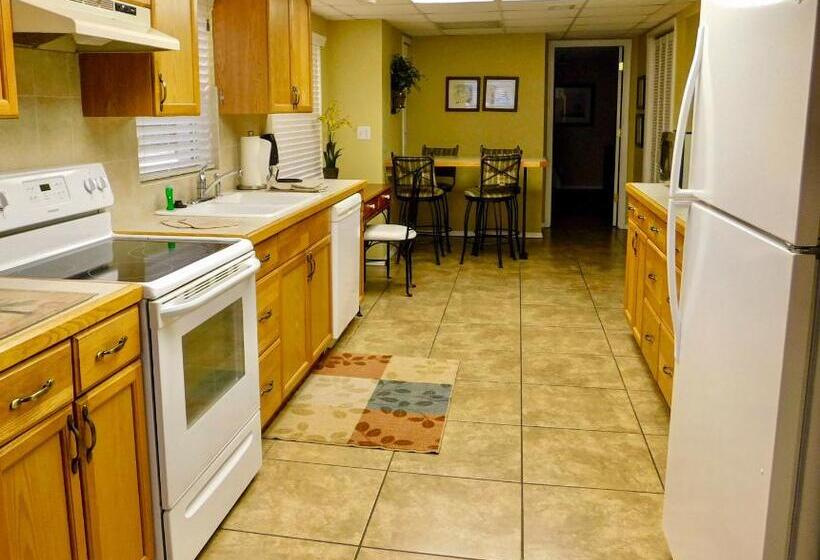 جناح إدارى, Hontoon Landing Resort & Marina