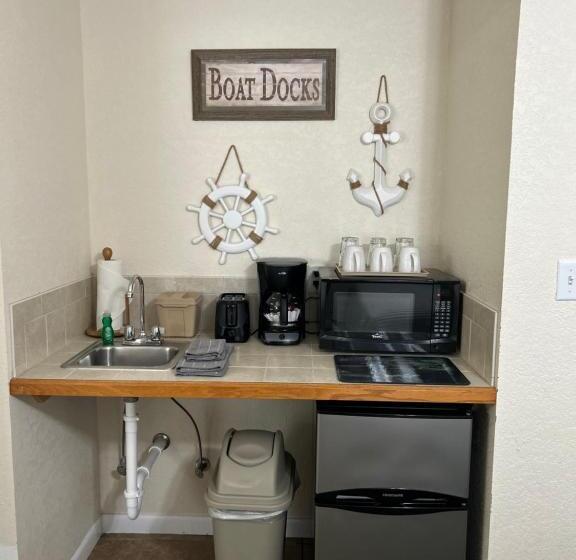 إستوديو قياسى, Hontoon Landing Resort & Marina