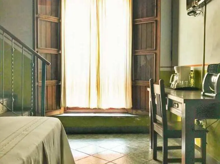 اتاق استاندارد سه نفره, Posada San Jerónimo