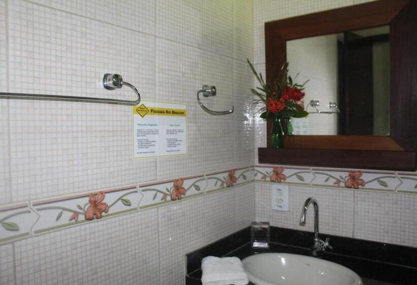 חדר סטנדרט לשלושה עם מרפסת, Pousada Rio Bracuhy