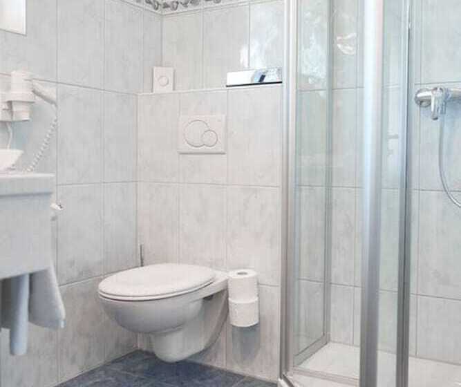 标准三人间, Zum Fischer Am See S