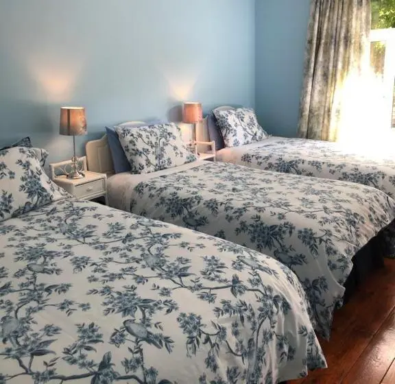 ファミリールーム, Fitzgerald S Farmhouse Accommodation V94 Yy47
