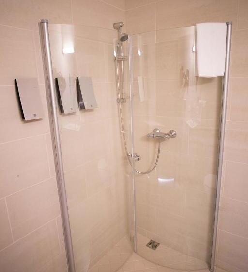 اتاق استاندارد, Laki