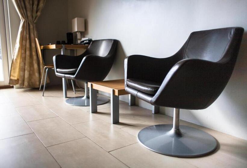 اتاق استاندارد, Laki