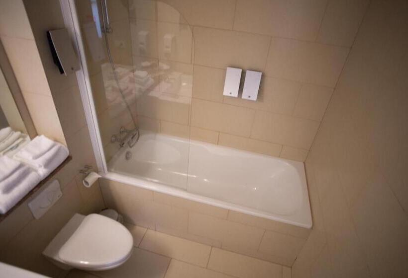 اتاق استاندارد, Laki