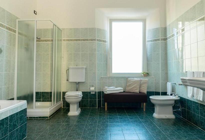 اتاق پریمیوم چهارنفره, Villa Moris