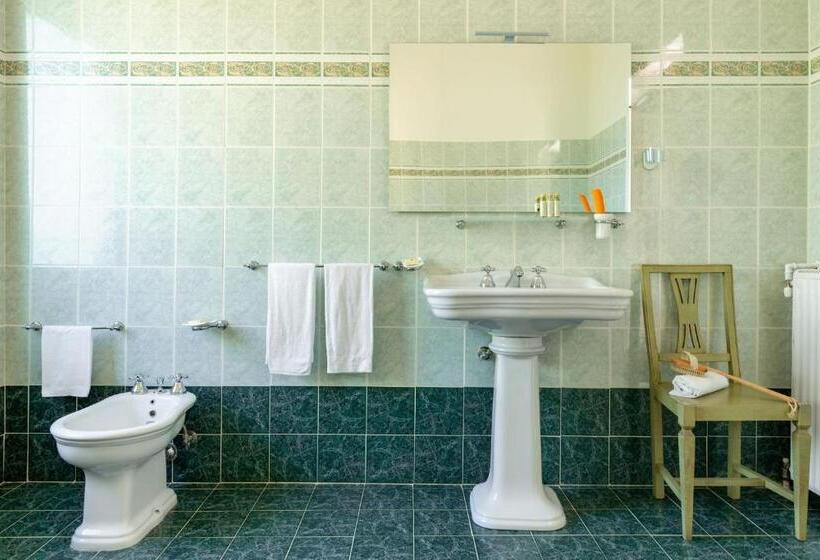 اتاق پریمیوم چهارنفره, Villa Moris