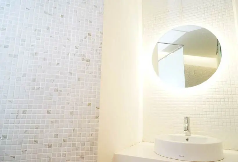 ルームシェアのワンベッド, Borough Capsule Hostel Bali