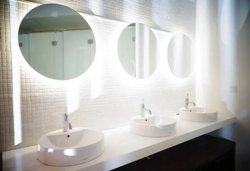 ルームシェアのワンベッド, Borough Capsule Hostel Bali