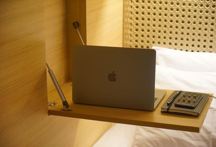 מיטה בחדר משותף, Borough Capsule Hostel Bali