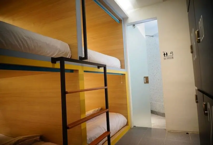 ルームシェアのワンベッド, Borough Capsule Hostel Bali