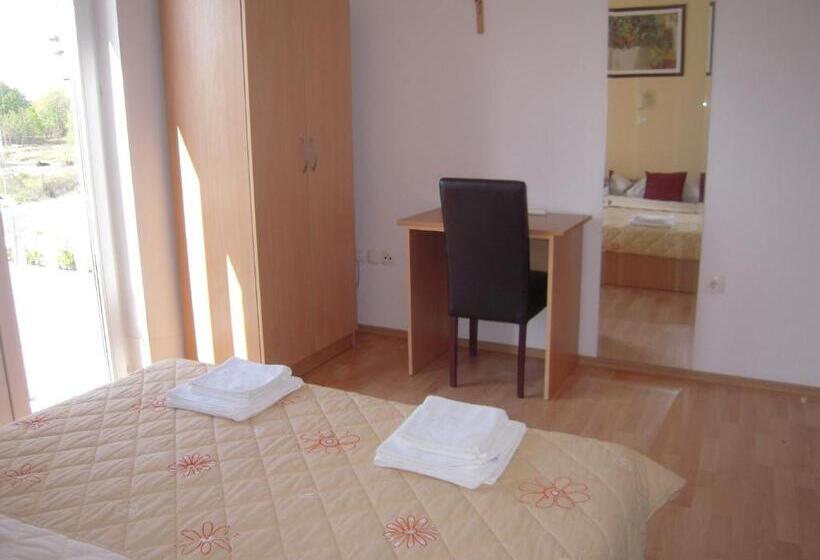 Standard Room, Guest House Regina Mundi