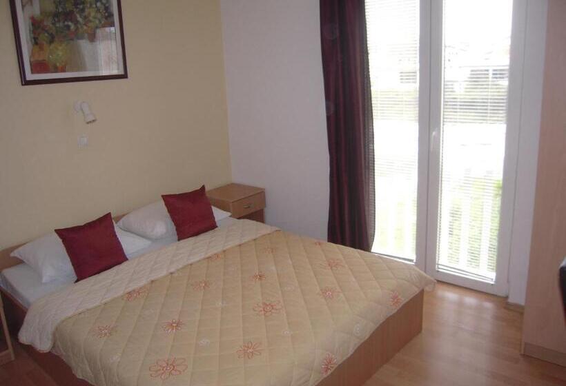 Standard Room, Guest House Regina Mundi