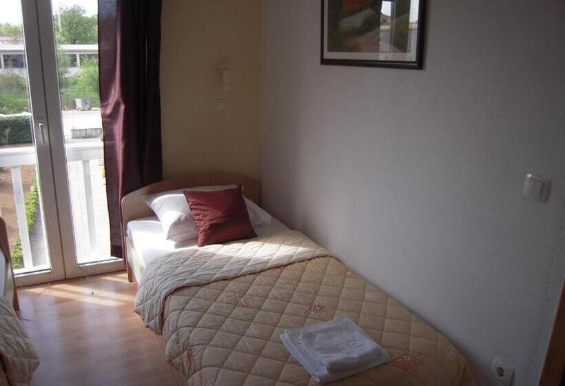Standard Single Room, Guest House Regina Mundi