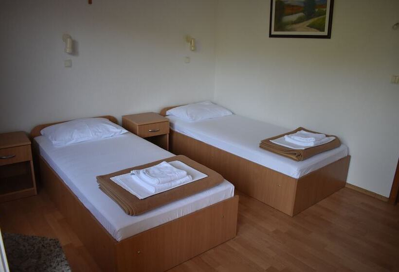 Standard Room, Guest House Regina Mundi