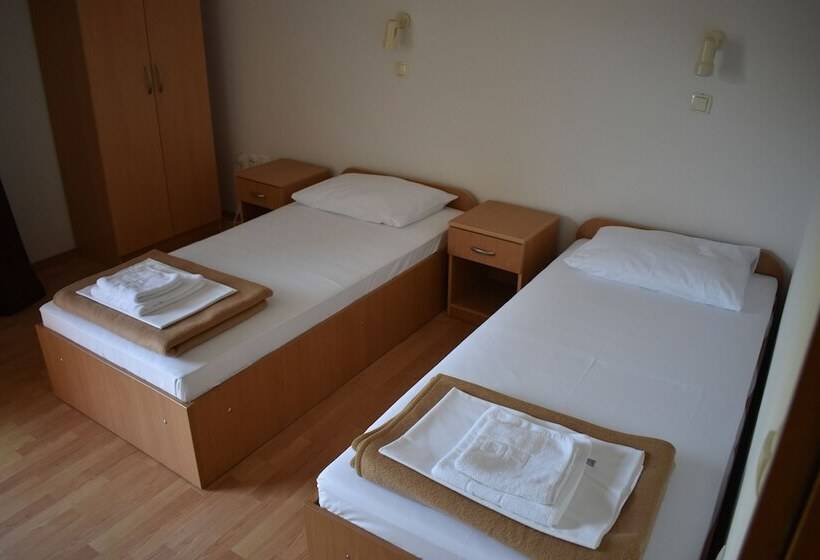 Standard Room, Guest House Regina Mundi