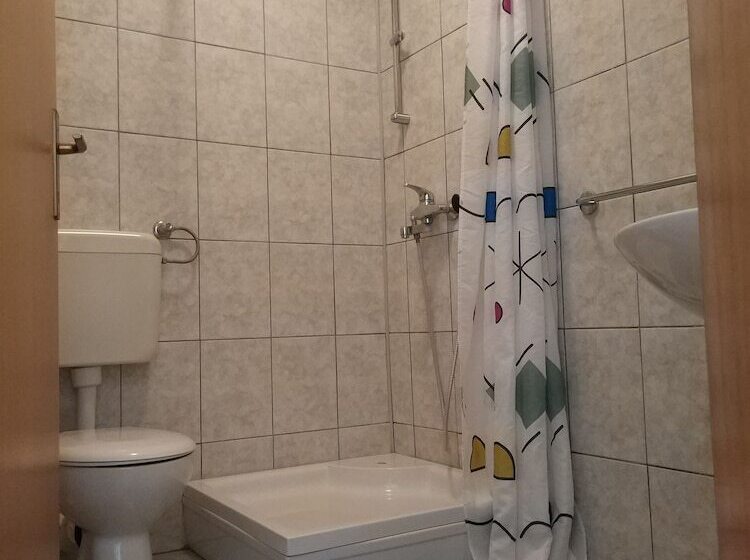 اتاق استاندارد, Guest House Regina Mundi