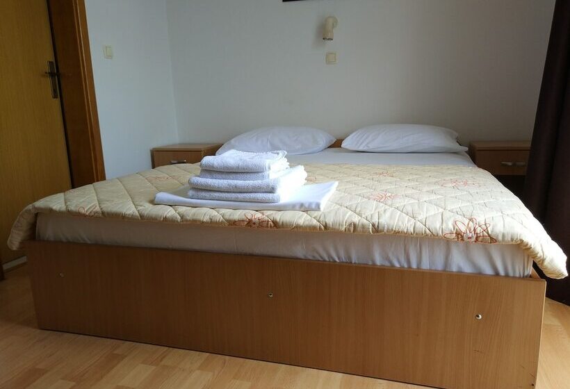 Standard Room, Guest House Regina Mundi