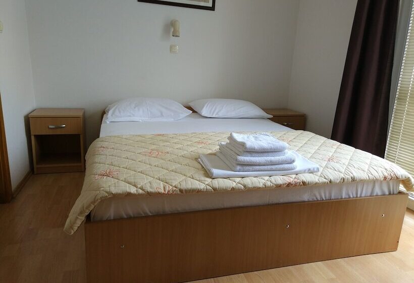 Standard Room, Guest House Regina Mundi
