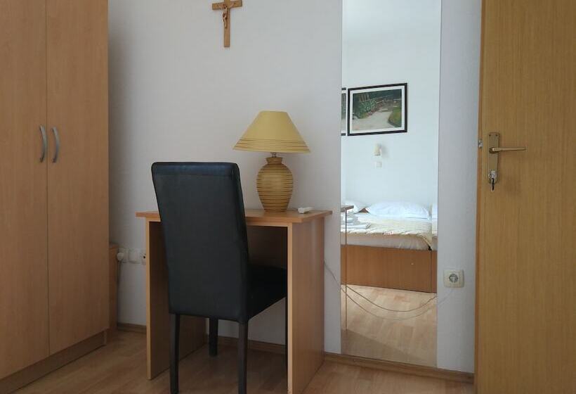 اتاق استاندارد, Guest House Regina Mundi