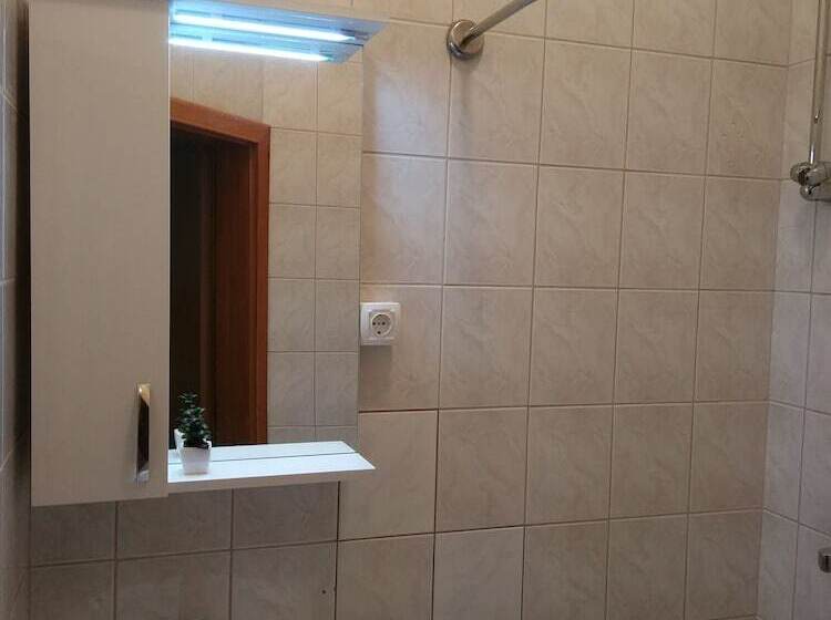 اتاق استاندارد یک نفره, Guest House Regina Mundi