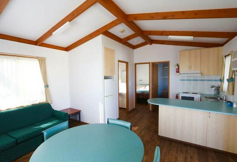 小室, Sea Vu Caravan Park