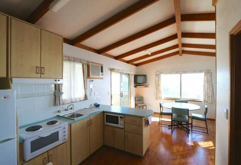 小室, Sea Vu Caravan Park