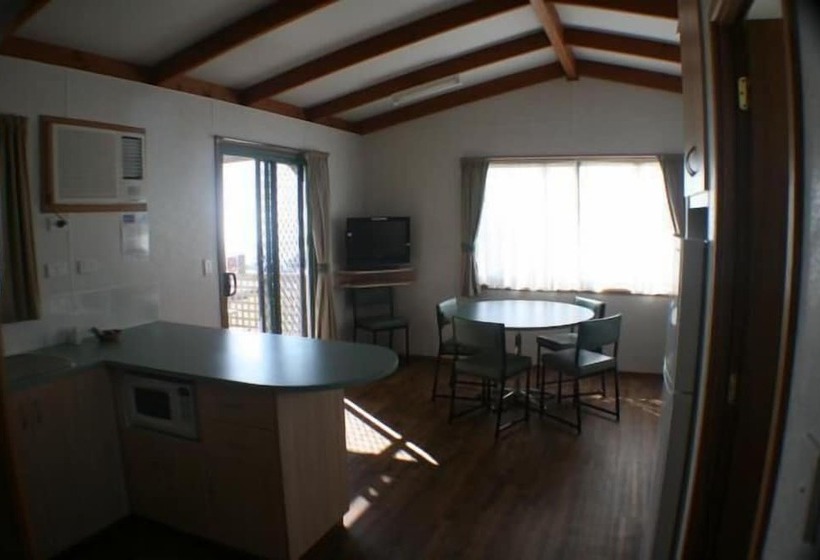 小室, Sea Vu Caravan Park