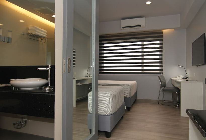 Deluxe Room Mountain View, Cebu Hotel Plus