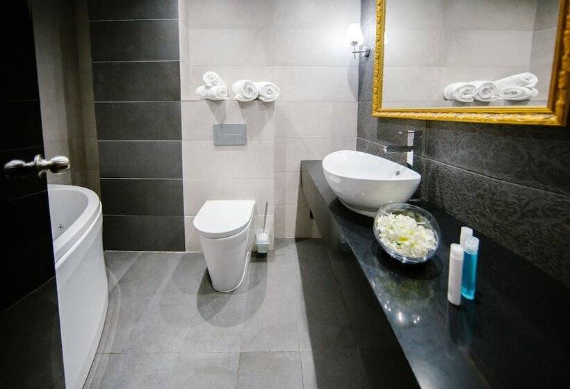 سوییت لوکس, Qbic City