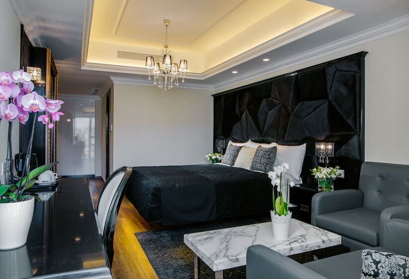 سوییت لوکس, Qbic City