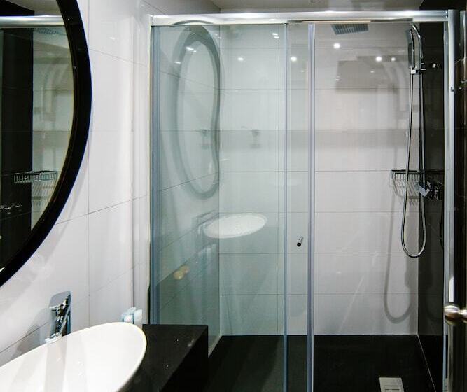 اتاق استاندارد یک تخته با بالکن, Qbic City