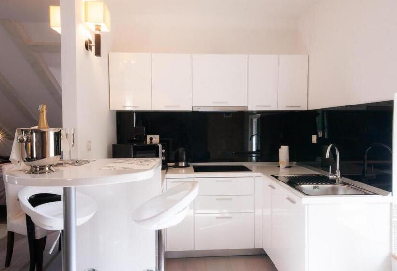 סטודיו דלוקס, Perla Luxury Rooms