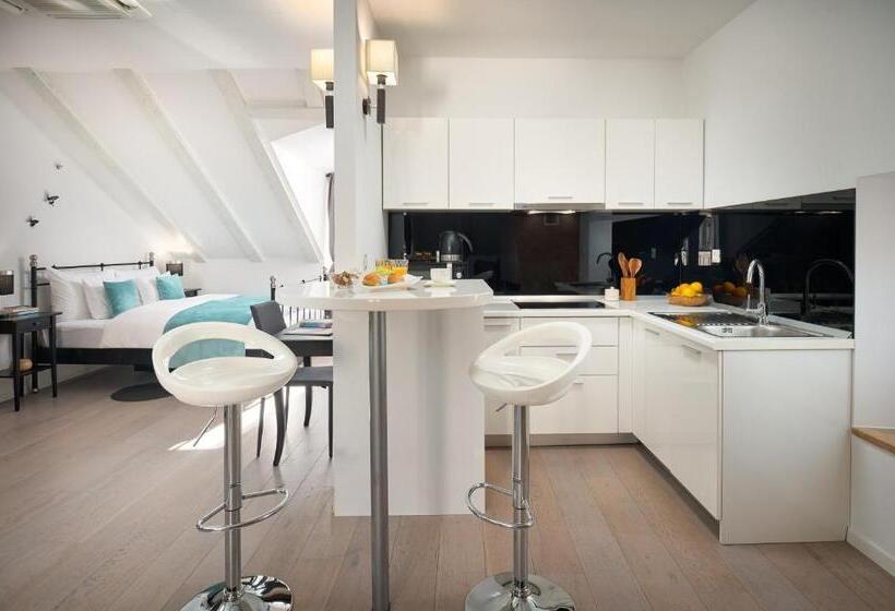 סטודיו דלוקס, Perla Luxury Rooms