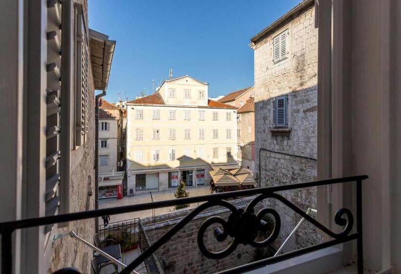 1침실 펜트하우스 아파트, Villa Nepos