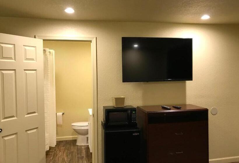 Номер Deluxe Одноместный, Whistling Pines   Daily & Extended Stay, Elizabeth City
