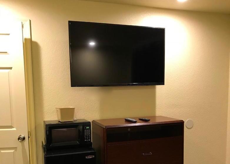 Номер Deluxe Одноместный, Whistling Pines   Daily & Extended Stay, Elizabeth City