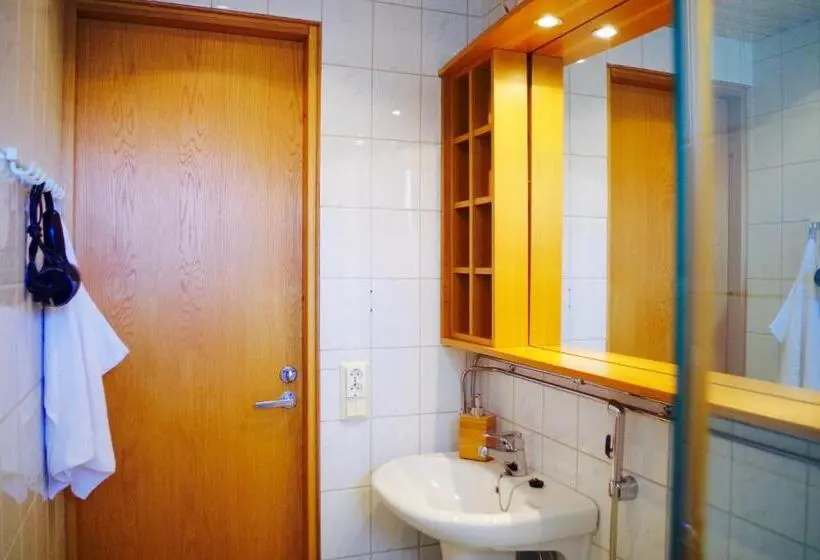 اتاق خانوادگی, Guesthouse Arctic Heart