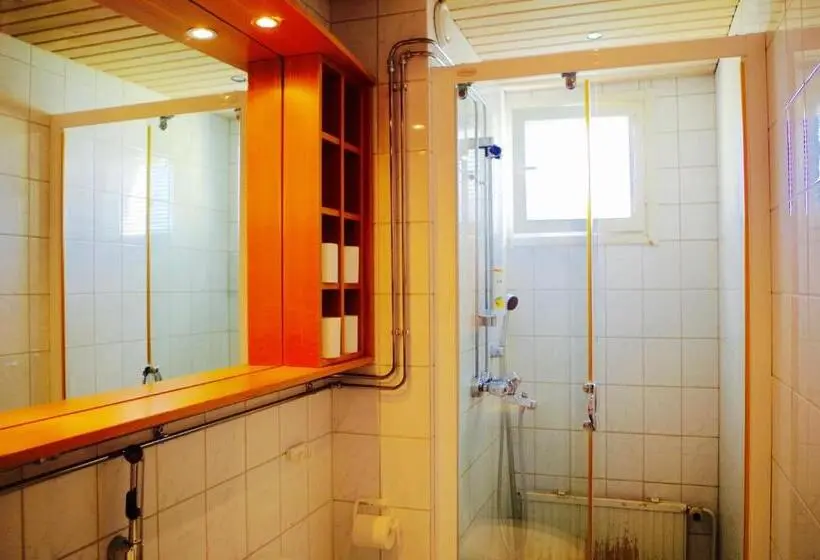 تختخواب در اتاق مشترک, Guesthouse Arctic Heart