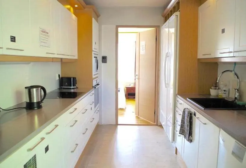 تختخواب در اتاق مشترک, Guesthouse Arctic Heart