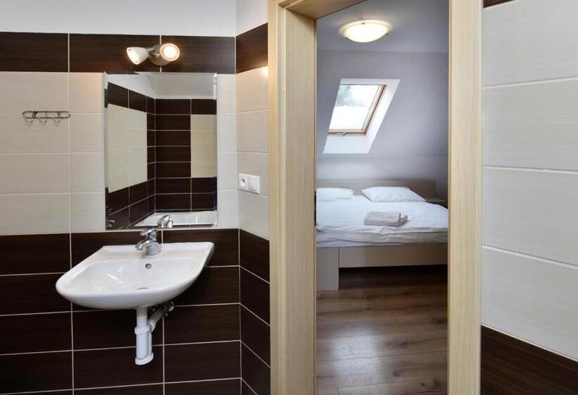 غرفة قياسية ثلاثية, Penzion Crystal