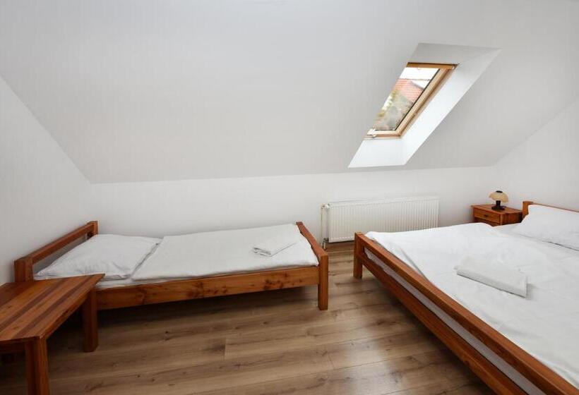 غرفة قياسية ثلاثية, Penzion Crystal